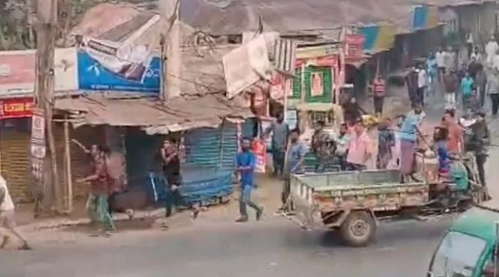 শ্রীপুরে ঝুট ব্যবসা ও লেবার সাপ্লাই নিয়ে বিএনপির দুই গ্রুপে সংঘর্ষ, আহত ৫